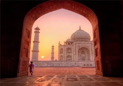 What Happens To Taj Mahal During Full Moon Night?